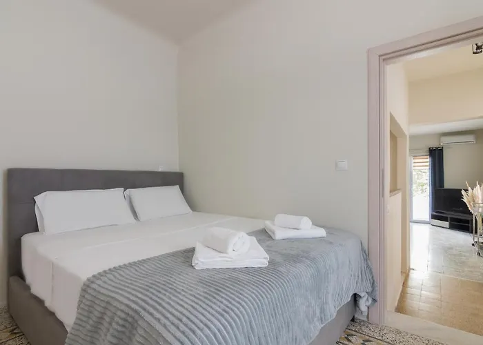 Renovated Panorama Loft: Athens Terrace Gem