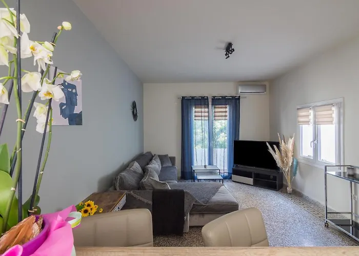 Renovated Panorama Loft: Athens Terrace Gem